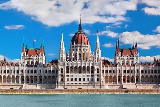 Central and Eastern Europe Highlights 7-Day Tour from Frankfurt - Danube cruise and Buda’s viewpoints: Budapest in two halves