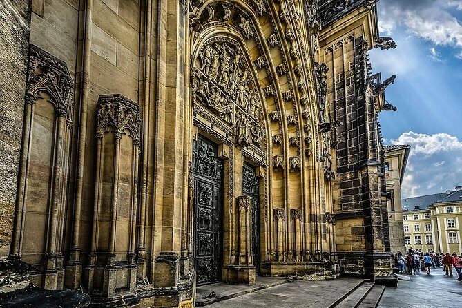 Central and Eastern Europe Highlights 7-Day Tour from Frankfurt - Lake Zurich, Rhine Falls, Lake Titisee, and the Black Forest return