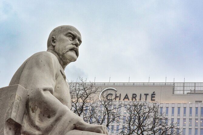 Charité Hospital Walking Tour: Exploring Berlin’s Medical History - Stop 1: Robert-Koch Denkmal and the shadow side of breakthroughs