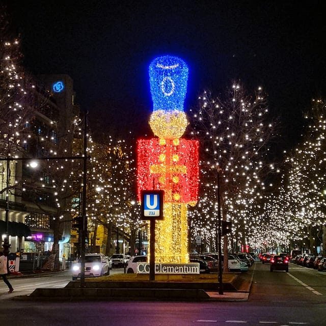 Christmas market lights tour bus through Berlin, free mulled wine (2.5 hours) - Key things you’ll notice on this Berlin Christmas lights tour