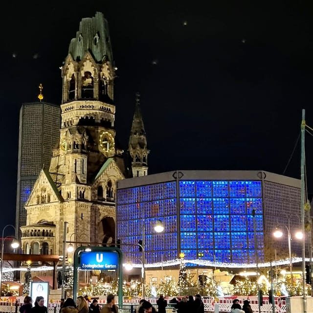 Christmas market lights tour bus through Berlin, free mulled wine (2.5 hours) - Why this 2.5-hour Berlin lights plan is such good value