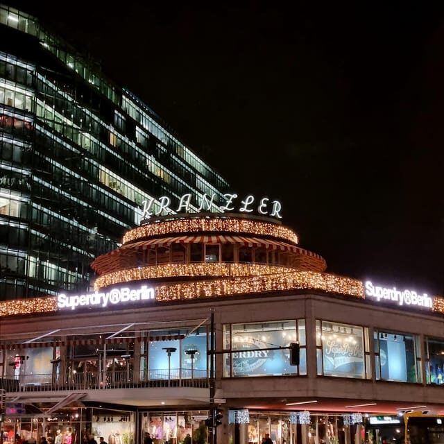 Christmas market lights tour bus through Berlin, free mulled wine (2.5 hours) - Potsdamer Platz, Checkpoint Charlie, and the Cold War into Christmas shift