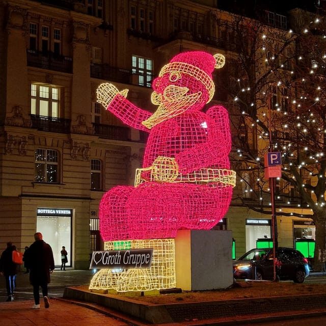Christmas market lights tour bus through Berlin, free mulled wine (2.5 hours) - From Kurfürstendamm to Breitscheidplatz: the route’s first big “wow”