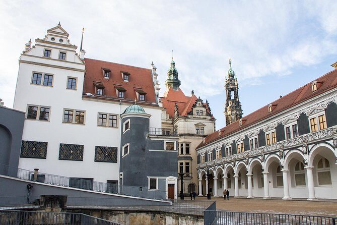 City tour and castle tour with green vaults, parade rooms and much more - Zwinger and Brühl’s Terrace: palace gardens and the Elbe viewpoint