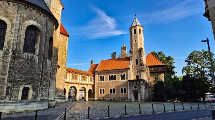 City tour Braunschweig: diverse and full of surprises. - How this tour handles questions, pace, and rainy weather