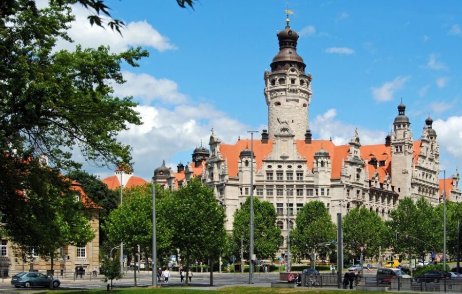 City tour on foot, by S-Bahn and tram - What to pack, and how to handle weather and shoes