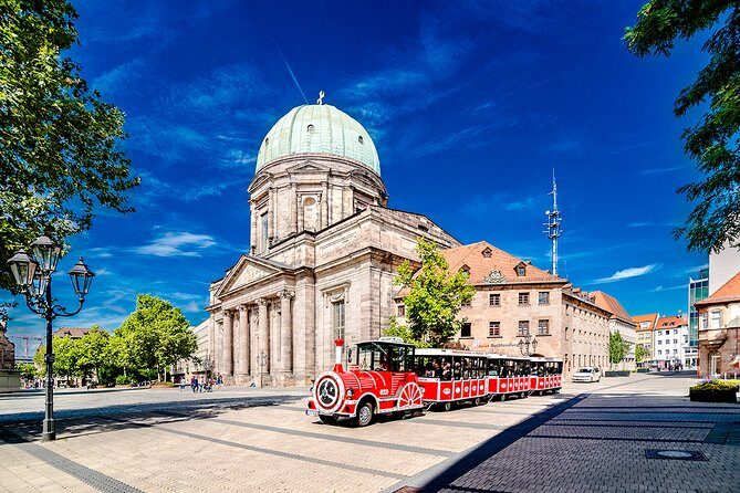 City tour through Nuremberg with the Bimmelbahn - Where you meet: Schöner Brunnen and the Hallplatz twist