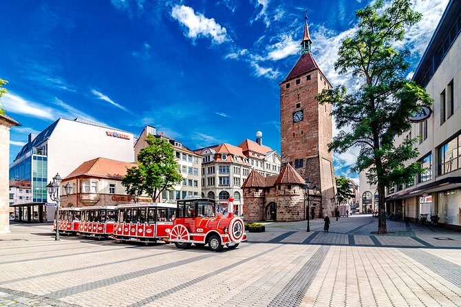 City tour through Nuremberg with the little train - Christmas tour - English narration: how the audio guide works in real life