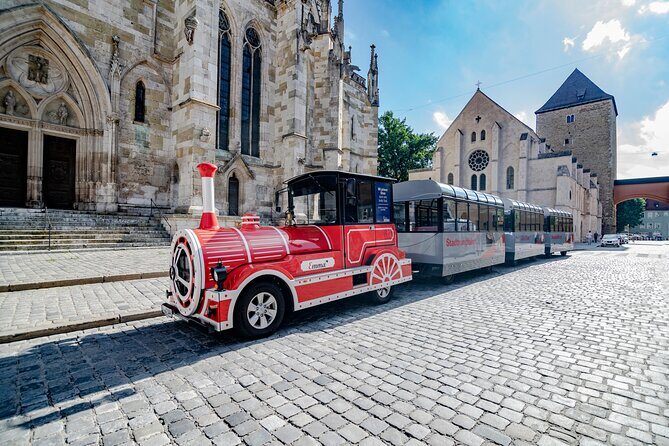 City tour through Regensburg with the little train - The 45-minute little train loop: good bearings, not a hop-off sightseeing bus