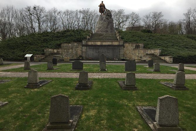 Clash of Titans: Battle for Seelow Heights WW2 tour - Stop 6: Schlosskirche Jahnsfelde and the sports-field last stand