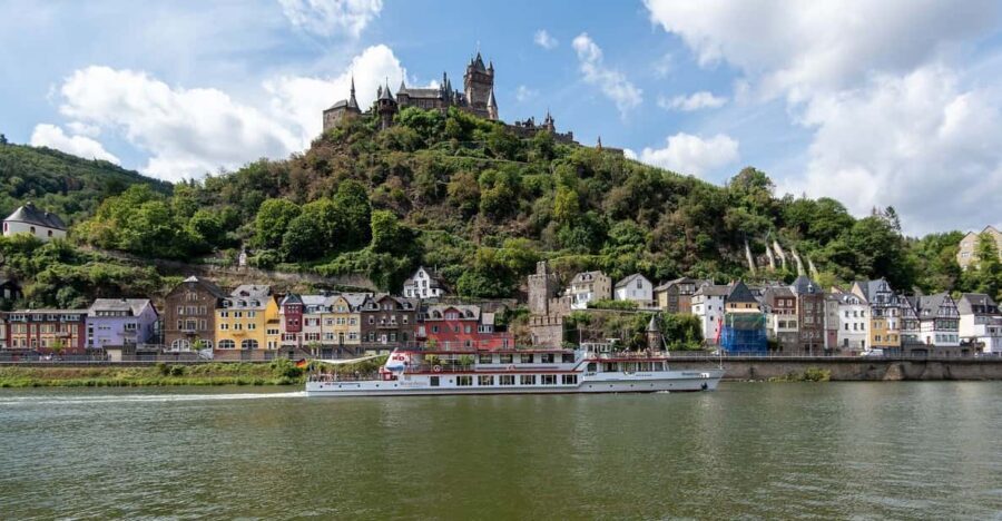 Cochem: KD Panoramic Evening Cruise on the Moselle River - The first stretch: Cochem old town and a slow start of the views