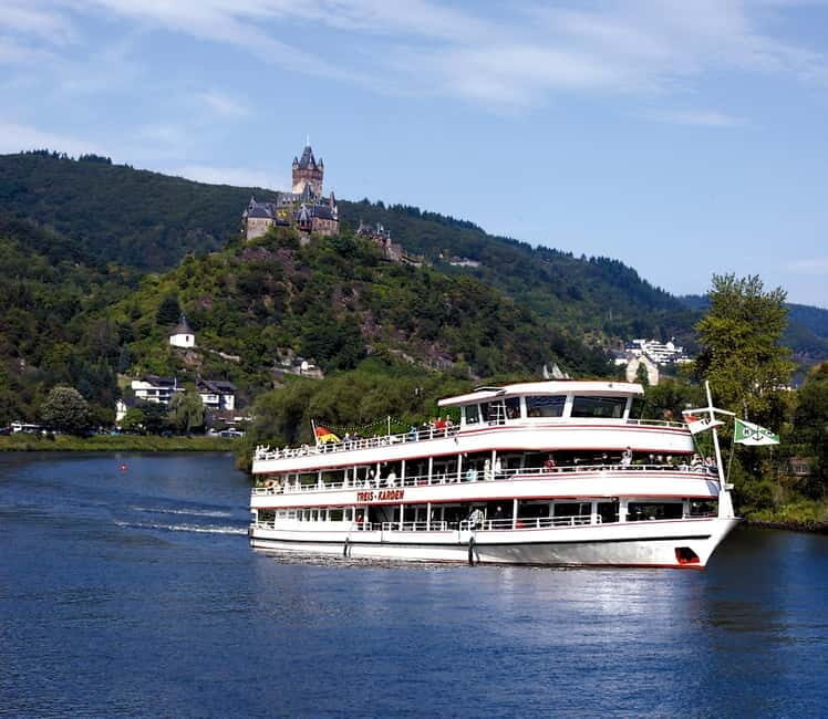 Cochem: Panorama Rundfahrt 1 Stunde, Ausstieg Ernst möglich - Getting on the Treis-Karden below Skagerrak Bridge