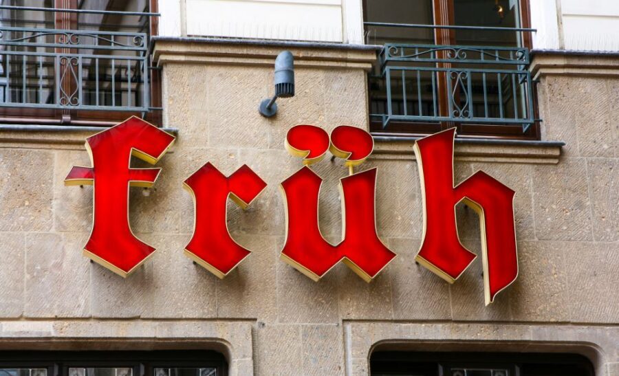 Cologne: 3 Old Town Breweries Guided Walking Tour - Stop 3: Bierhaus en d’r Salzgass and a Final Kölsch