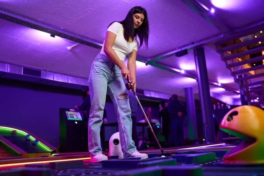 Cologne: Adventure Minigolf – Interactive tour through movie sets! - How the 1-hour experience actually flows