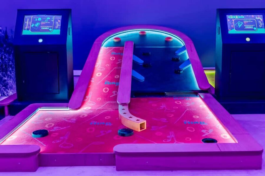 Cologne: Adventure Minigolf – Interactive tour through movie sets! - Courses built like movie sets: Pacman, Jack Sparrow, and more
