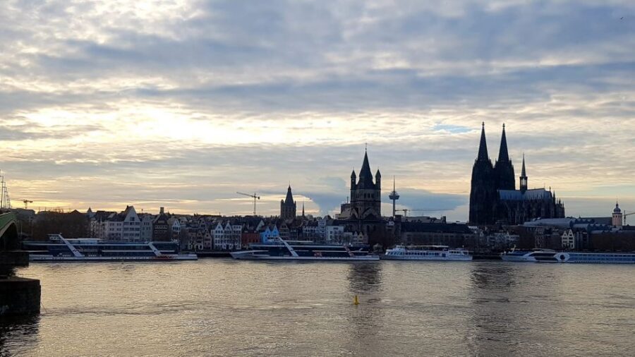 Cologne: "Christmas Magic" Guided Tour by Bike - Quick Christmas bike highlights in Cologne