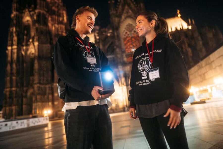 Cologne: Cologne Cathedral & Old Town in the evening – interactive tour with projector - Alter Markt and the town hall area: carnival, power, and myths in compact time