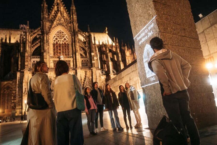 Cologne: Cologne Cathedral & Old Town in the evening – interactive tour with projector - Fish Market and Rhine banking: where the views and the stories meet