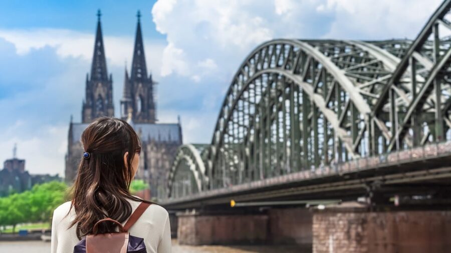 Cologne: entertaining guided tour to old town highlights - Practical guide tips for nightlife, leisure, and shopping