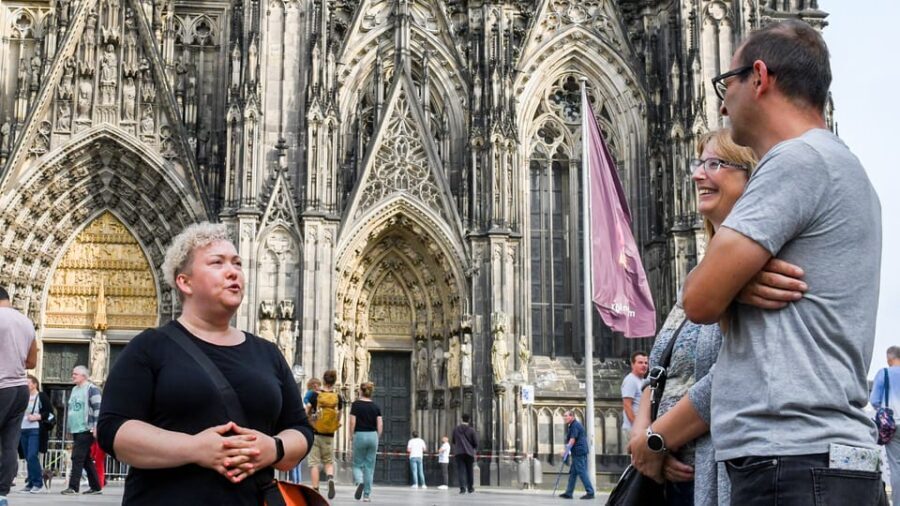 Cologne: entertaining guided tour to old town highlights - Price and value: why $16 can feel fair