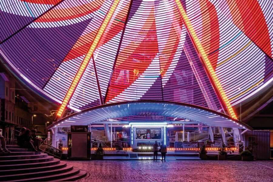 Cologne: Ferris Wheel in front of the Chocolate Museum - Events during stand time: readings and wine tastings