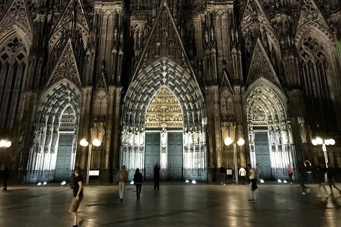 Cologne Haunted Quest: The Witch Self-Guided Tour - Checkpoint 6: Old Town alleys for Kölsch and Halver Hahn fuel