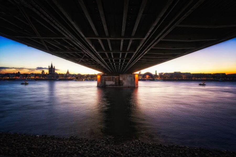 Cologne Highlights Privat Walking Tour & Panoramic boat trip - Languages and Hotel Pickup Within 1.5 km: Small Details, Big Comfort