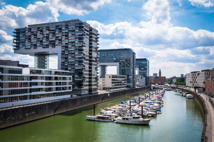 Cologne Highlights Privat Walking Tour & Panoramic boat trip - Old Town Walking: Kölsch Beer Culture and Street-Level Stories