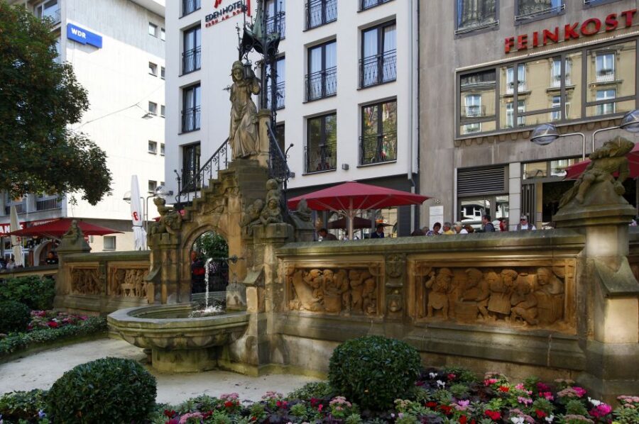 Cologne: Histories & Typical Cologne - Getting Oriented at Kreuzblume, Facing the Cathedral