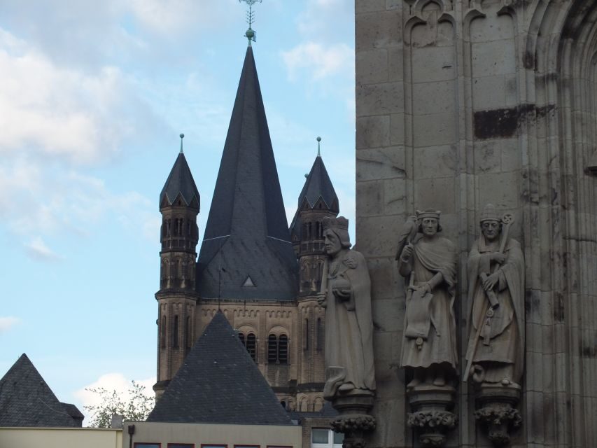 Cologne: Kölsche Highlights-/Altstadt Tour in German - Town Hall and the Jewish Quarter: Learn the Places, Not Just the Dates