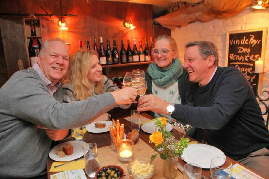 Cologne-Nippes: Gourmet wine tasting with cheese platter - Rosé choices: fennel salami or vegetarian Jura cheese