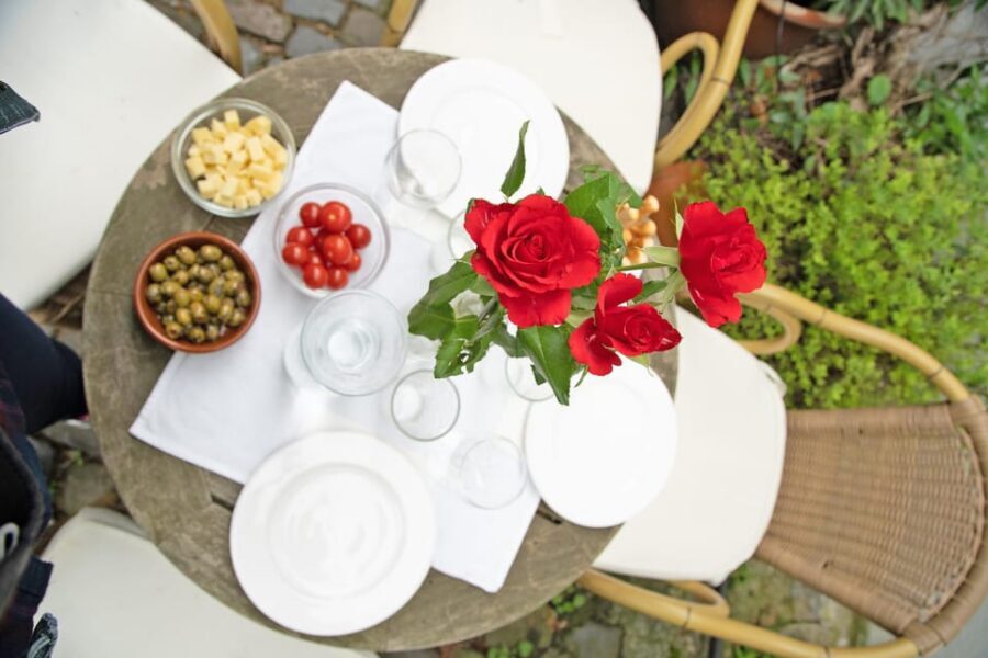 Cologne-Nippes: Summer wine party in the frenchstyle garden - Live French Chansons: The One-Hour Energy Shift