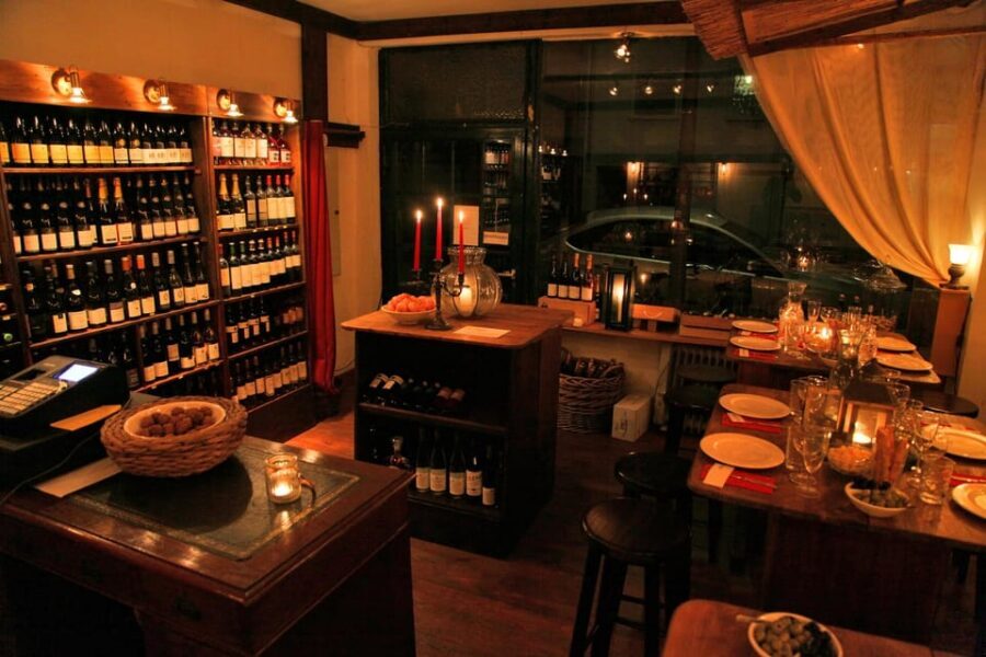 Cologne-Nippes: wine hopping (wine trip) - What you eat with the wine: AOP cheese, cheese cream, salami, olives, and bread