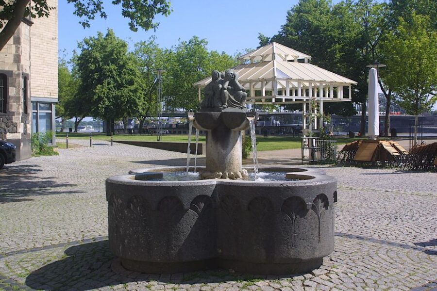 Cologne: Old Town Historical Walking Tour with GEO Epoche - What makes the storytelling different here