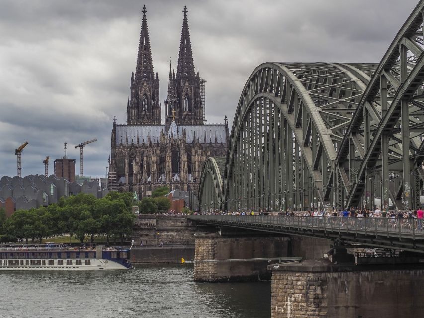 Cologne Old Town: Outdoor Escape Game - Weather and walking pace: bring the right game-day kit