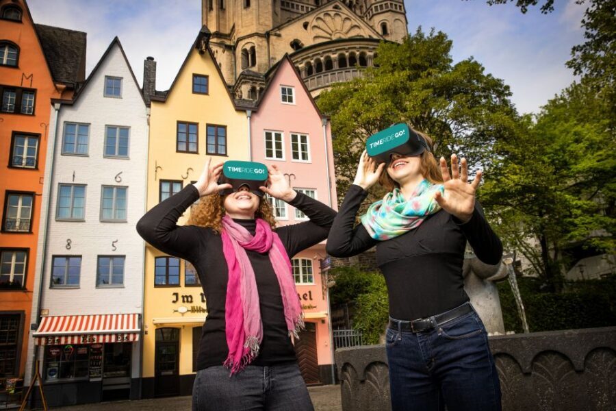 Cologne: Old Town Virtual Reality Walking Tour - How the VR time machine works on a real walking route