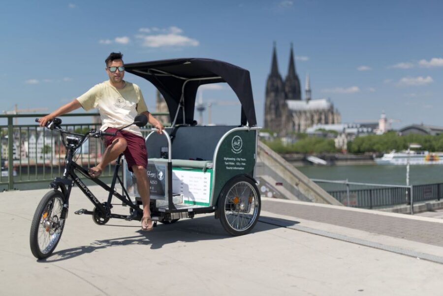 Cologne: Private Rickshaw Tour - From Cologne Cathedral to Heinzelmännchenbrunnen: your first real views