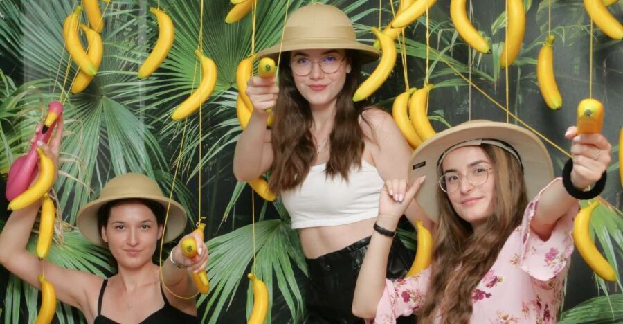 Cologne: Selfiewerke Selfie Foto Studio - What Your Private 1-Hour Session Looks Like