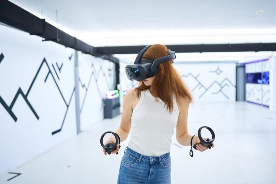 Cologne: Virtual escape game adventure at 7th Space - Choosing your games: escape thrill or party play