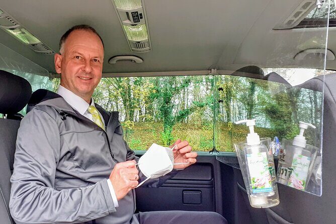 Comfort Mini-Van & Professional and FRiENDLY Guide: CUSTOMIZED 1-DAY TOUR from Munich - Austria icons and art-world stops: Innsbruck, Salzburg, Swarovski, Hallstatt