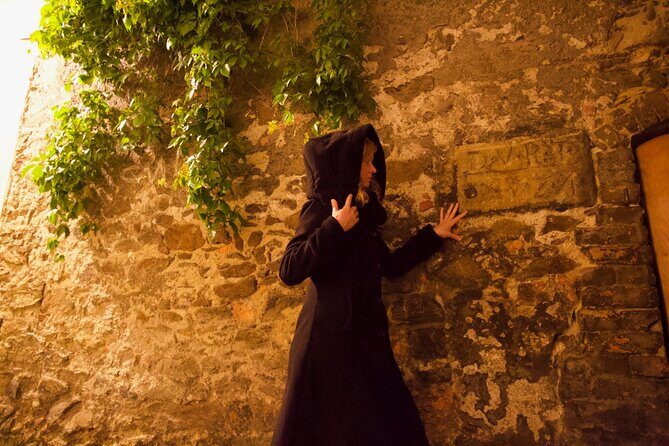 Creepy city tour Experience the dark side of Görlitz - Hexe Agatha and the theatrical style: fun creepy vs. serious scary