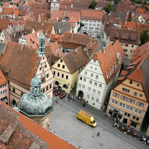 Day Trip to Rothenburg from Frankfurt - Rothenburg’s car-free medieval center: Plönlein, lanes, and the feeling of scale