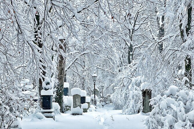 Death and Chocolate: Walking Tour of Munich's Old South Cemetery - Meeting at St. Stephan and getting your timing right