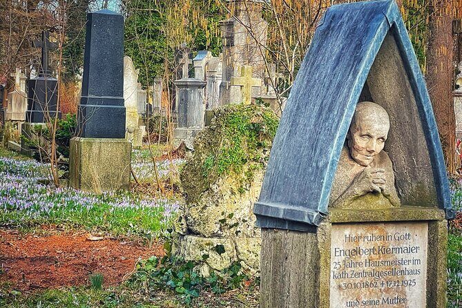 Death and Chocolate: Walking Tour of Munich's Old South Cemetery - Stop 2: Glockenbachviertel chocolate breaks and Nazi-era reminders