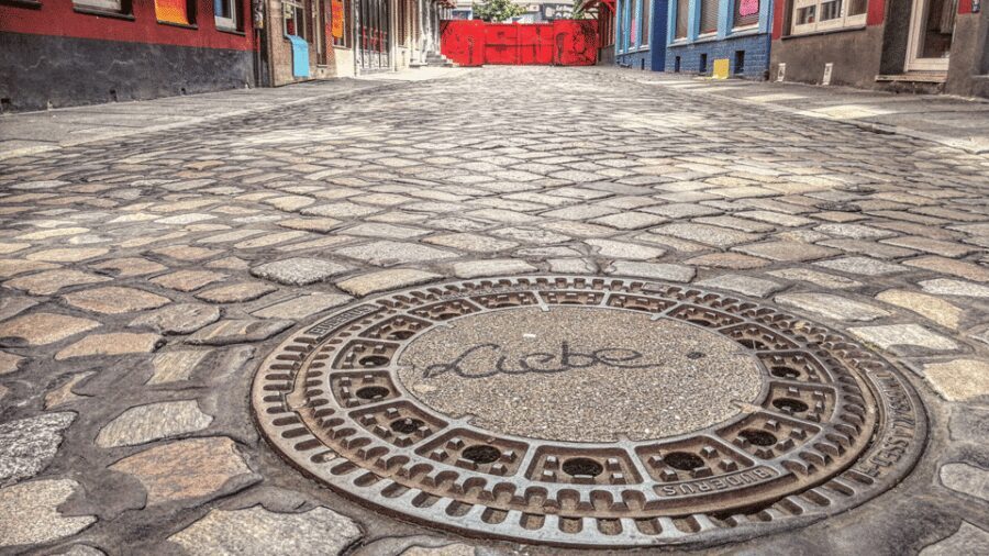 Die Kiez-Kapitän Reeperbahn & Beatles Kieztour Hamburg - Pace, Weather, and Language: Your Practical Checklist