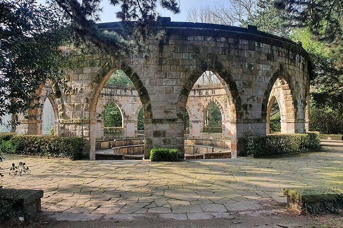 Digital scavenger hunt around Wittringen Castle in Gladbeck - Price and value: $46.14 per group up to 15 people
