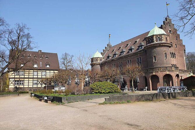 Digital scavenger hunt around Wittringen Castle in Gladbeck - How Morgan’s encrypted text and audio clips guide the game