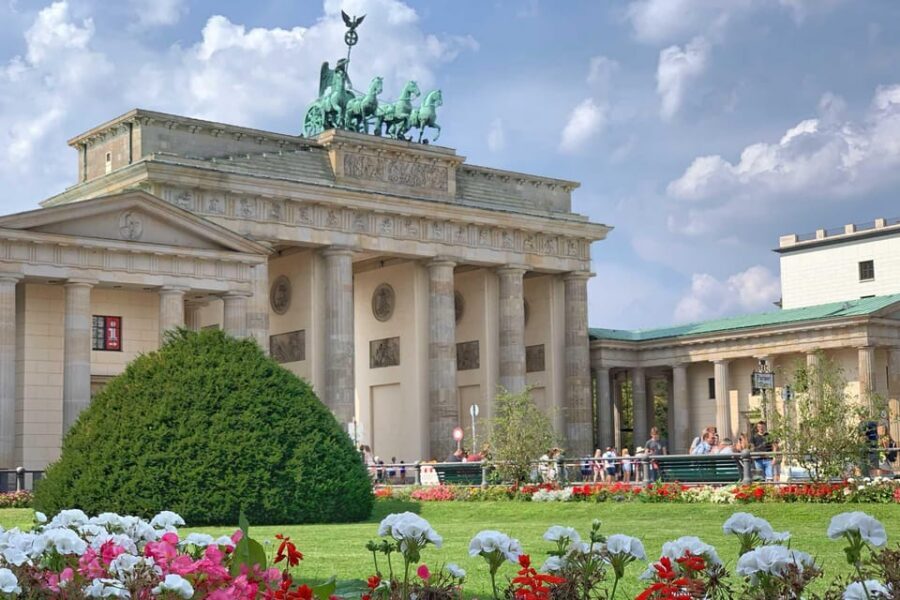 Discover Berlin Express Tour: 2hr Highlights - Meeting at Pariser Platz: Getting Oriented Fast