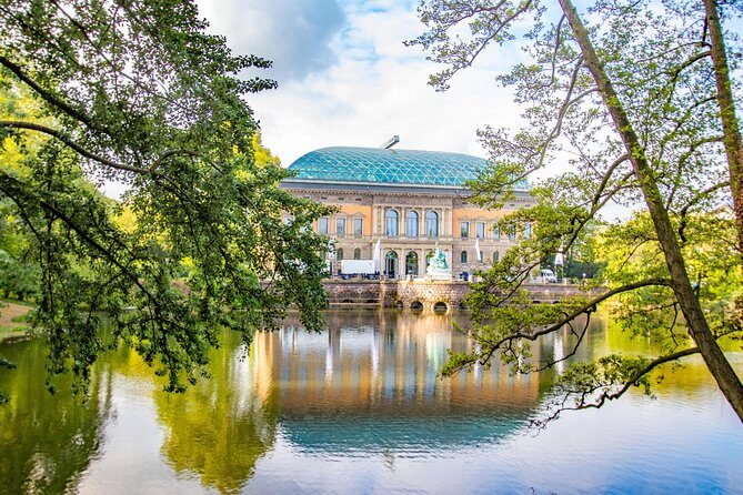 Discover Dusseldorf’s most Photogenic Spots with a Local - Starting at Tonhalle Düsseldorf: Wilhelm Kreis and strong architectural lines