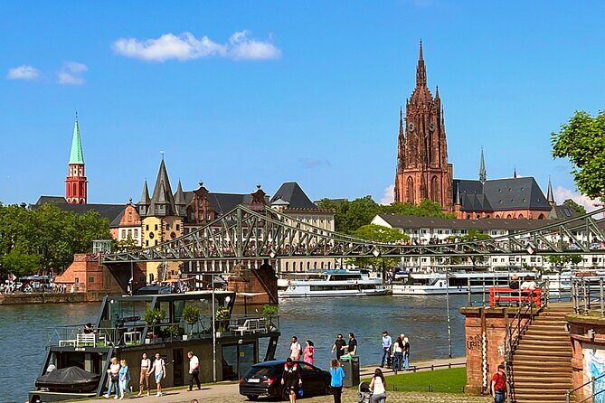 Discover the Heart of Frankfurt - City Tour in German - Römer and Römerberg: the “town hall story” heart of the city